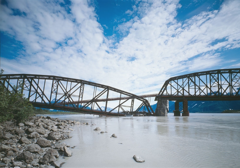miles_glacier_bridge_damage_and_kludge_1984